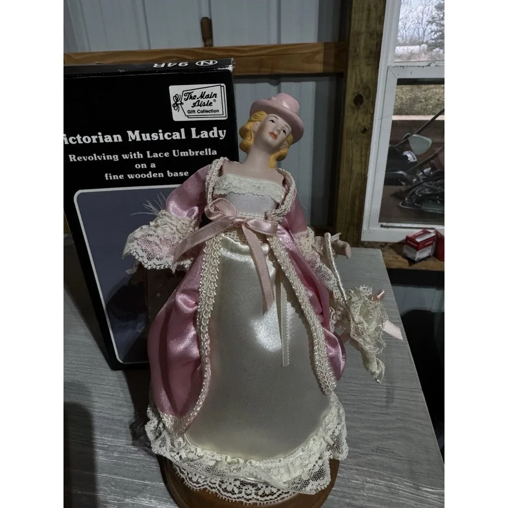 Vintage Victorian Musical‎ Lady Spins On Wooden Base The Main Aisle Gift